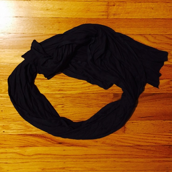 Women's charcoal grey scarf