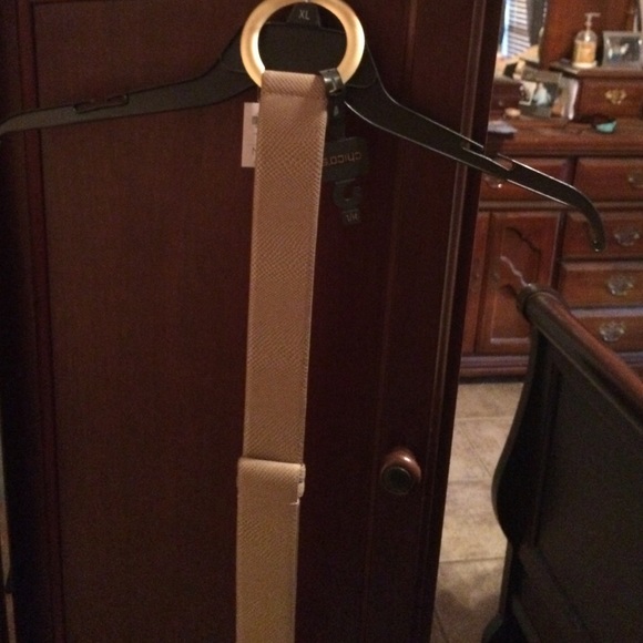 Neutral belt with gold ring