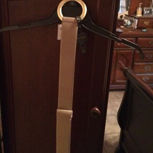 Neutral belt with gold ring