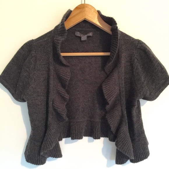 ✨Final Reduction✨F21 short-sleeve ruffle cardigan