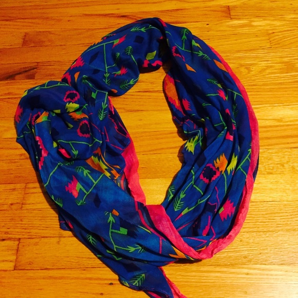 Women's boutique patterned scarf