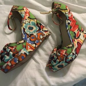 Brand new size 7.5 Nine West floral wedges