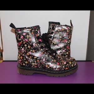 Floral dr. marten look a like boots!