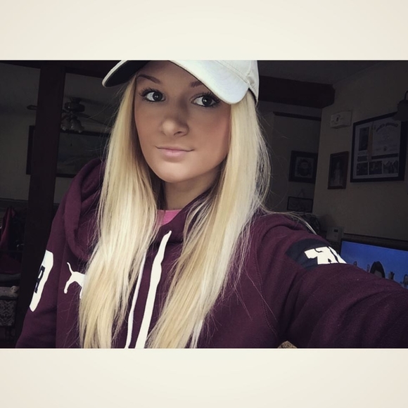 Meet your Posher, Ashlee - Picture 1 of 1