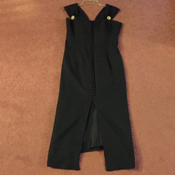Black retro style dress.