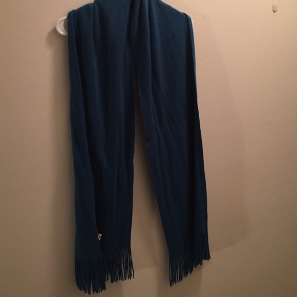 Soft blue scarf - Picture 2 of 3