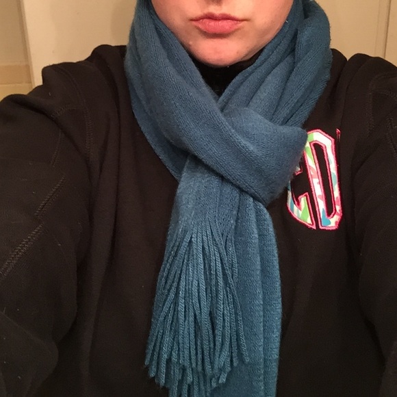 Soft blue scarf - Picture 3 of 3