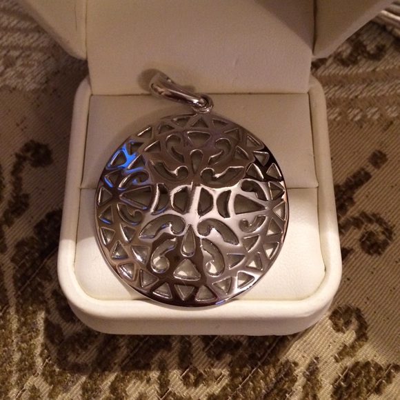 Jewelry - Beautiful  Pendant.