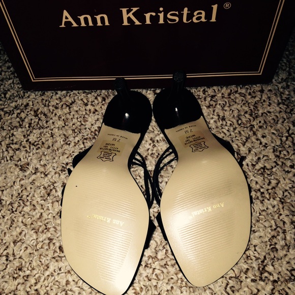 black leather butterfly detail sandals - Picture 3 of 4