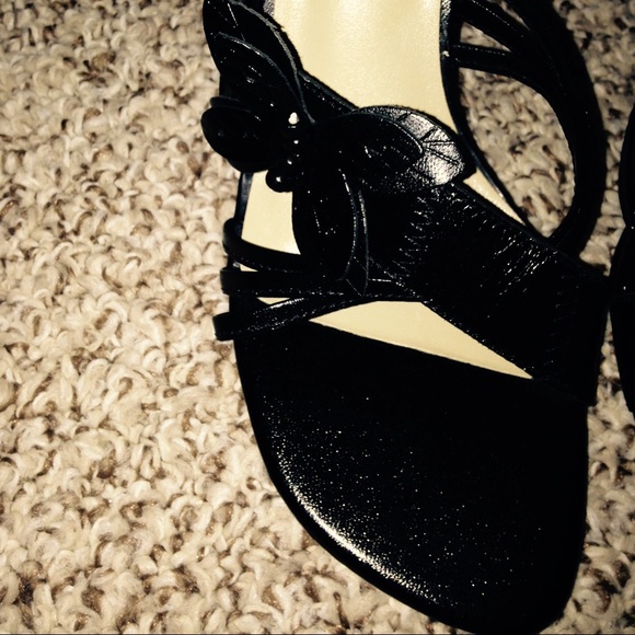 black leather butterfly detail sandals - Picture 4 of 4