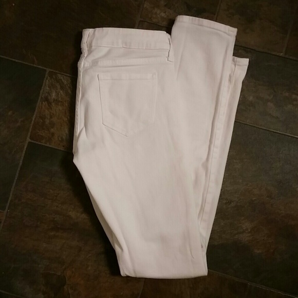 White skinny jeans