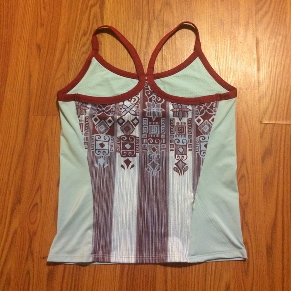 Under Armour Tank - Picture 2 of 3