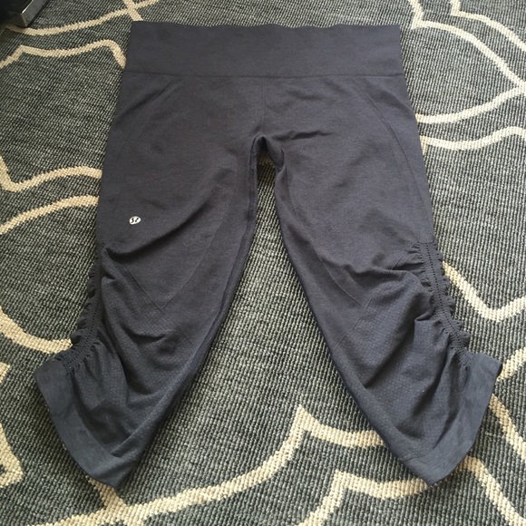 Lululemon in the flow crop, grey size 10