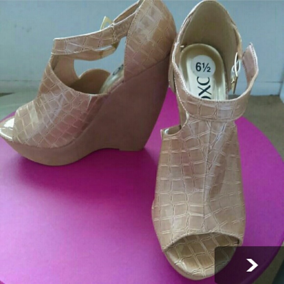 New tan wedges