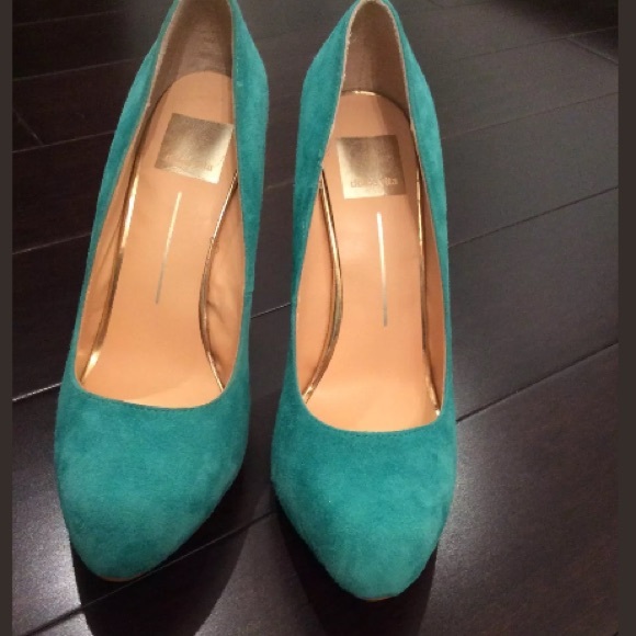 Beautiful pumps! - Picture 2 of 3