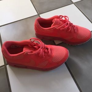 Nike air max size 5 women's. Good condition