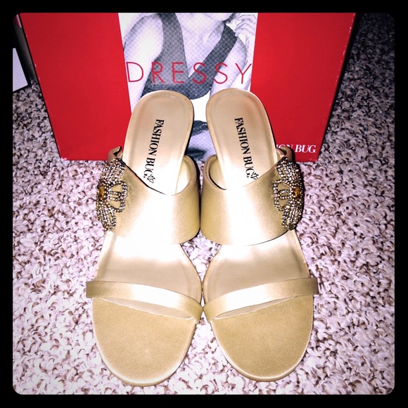 Gold sandal with beautiful flower detail.