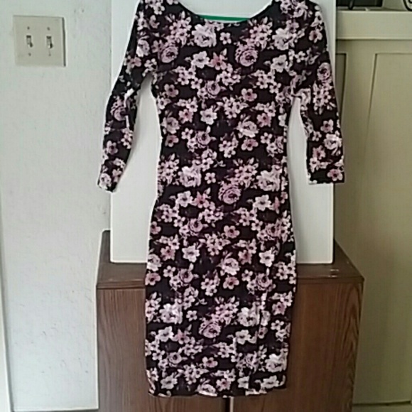 Dresses & Skirts - Xxi strecth floral dress