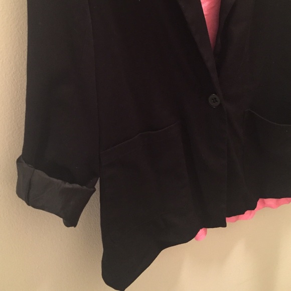 H&M black blazer ❄️❄️SALE TODAY ONLY!❄️❄️ - Picture 3 of 3