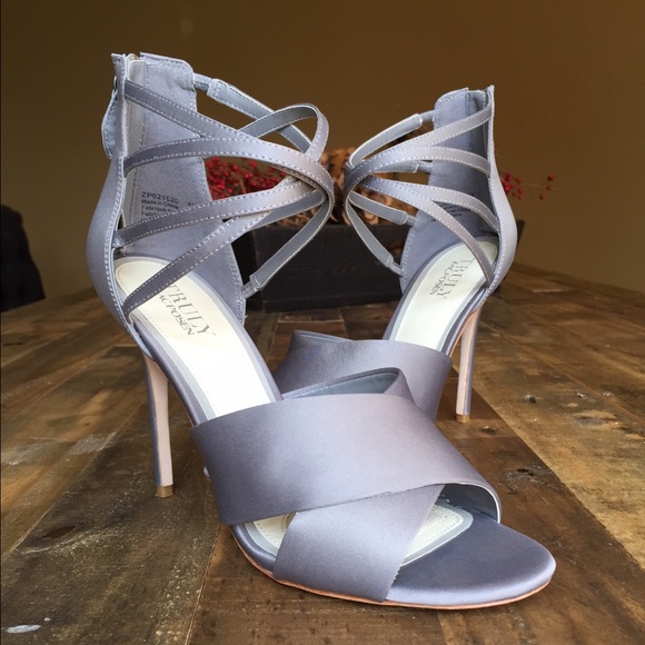 Like new Truly by Zac Posen size 8!