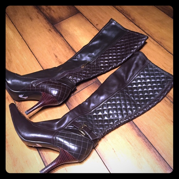 Guess brown quilted boots