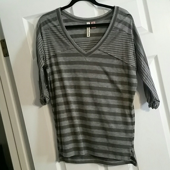 Stripped 3/4 sleeve top