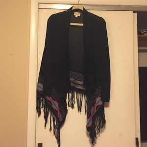 Black detailed cardigan with fringed bottom!