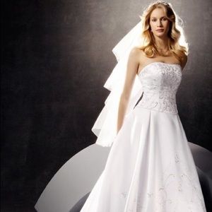 Oleg Cassini wedding dress (size 8) CT131