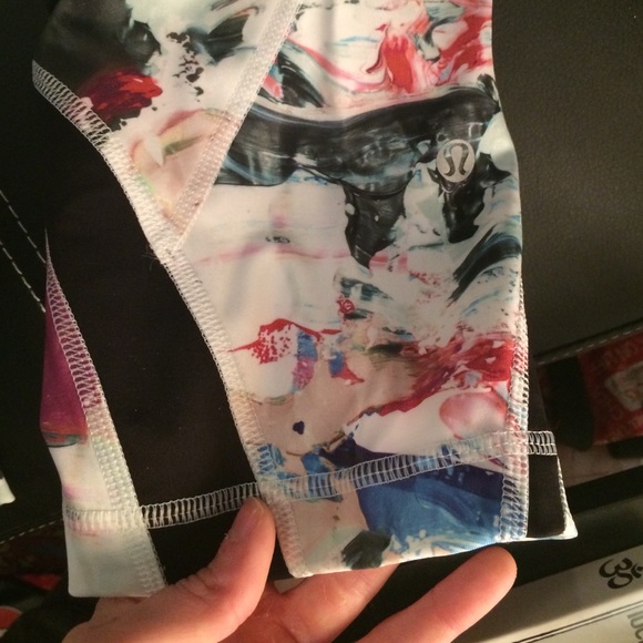 ❌SOLD❌ Lululemon Run Inspire II crop - Picture 2 of 4