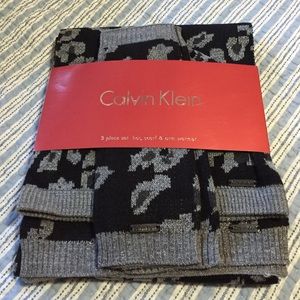 Calvin Klein 3pc set. Hat, scarf, and arm warmers