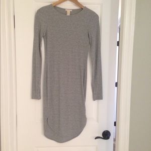 Cute grey ribbed dress with thumb holes.