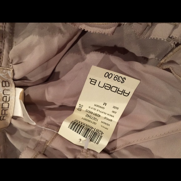 Beautiful blouse - Picture 3 of 4