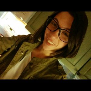 Meet your Posher, Caroline