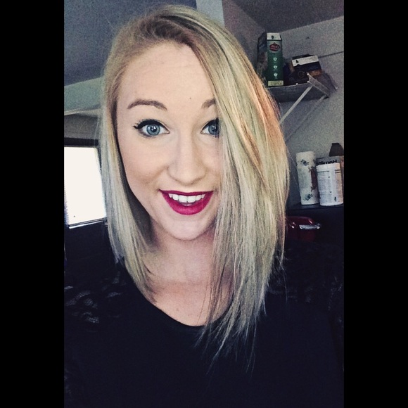 Meet your Posher, Emily - Picture 1 of 1