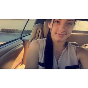 Meet your Posher, Alexis