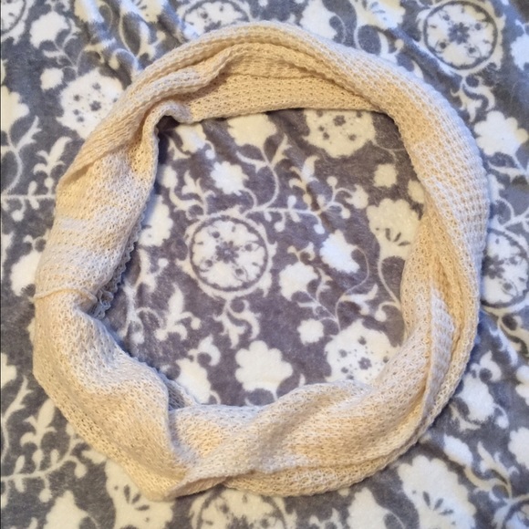 Circle warm scarf - Picture 2 of 2