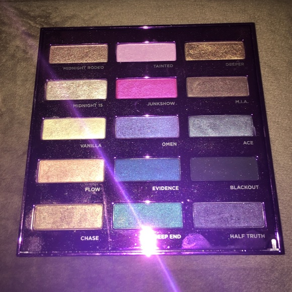 Urban Decay 15th Anniversary Eyeshadow Palette - Picture 2 of 2