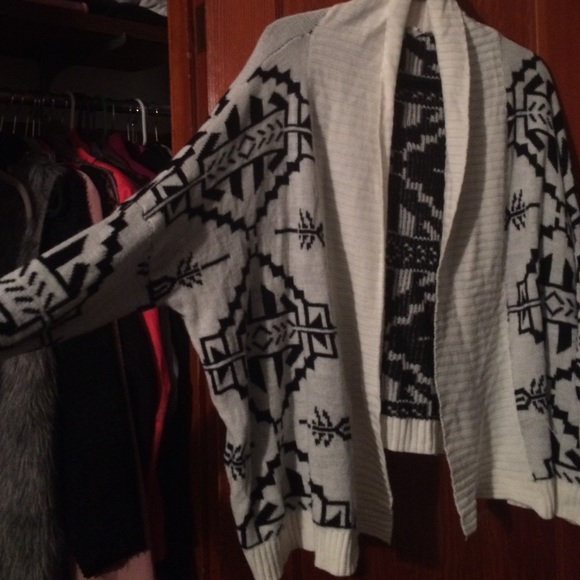 Open sweater - Picture 2 of 3