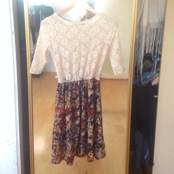 Floral Lace Dress - Picture 2 of 3