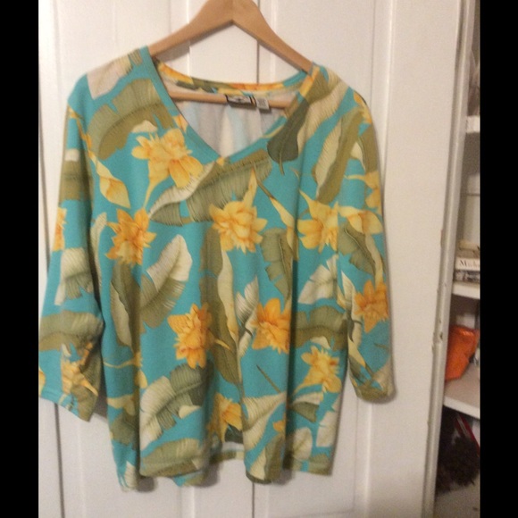 Beautiful top great for fall - Picture 4 of 4