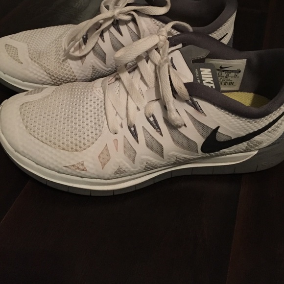 Nike women's tennis shoes