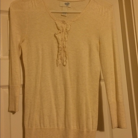 Cream light weight sweater.