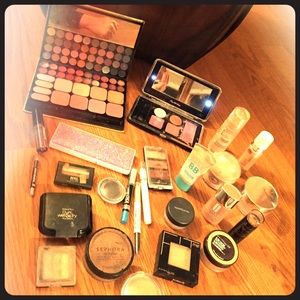 SOLd!! A bit of everything Makeup bundle
