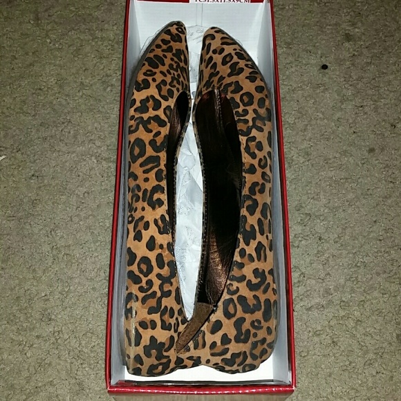 Leopard print flats