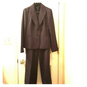 Beautiful Nine West Pant Suit