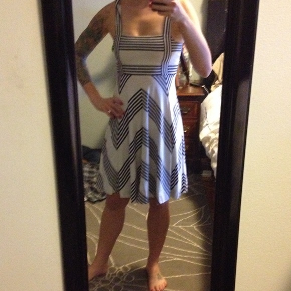 SOLD---American Eagle dress with cutout in back - Picture 4 of 4