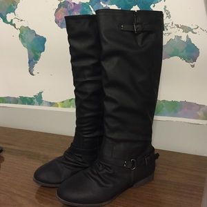 Black riding/tall boots