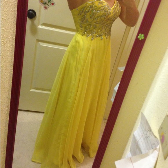Yellow prom/homecoming dress. - Picture 1 of 3