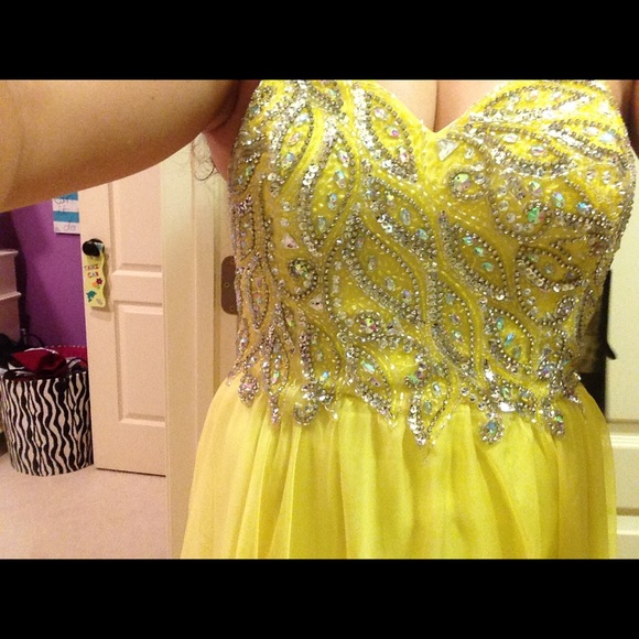 Yellow prom/homecoming dress. - Picture 2 of 3