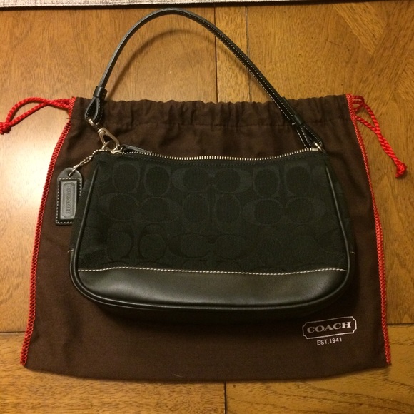 Authentic Coach mini purse or wristlet💜